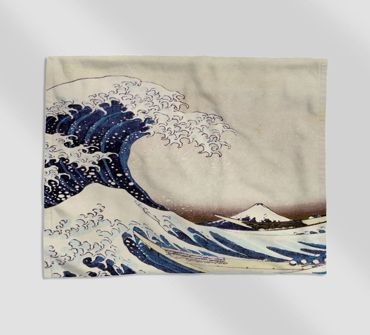 Hokusai - The Great Wave off Kanagawa Strandtuch von ARTOTHEK