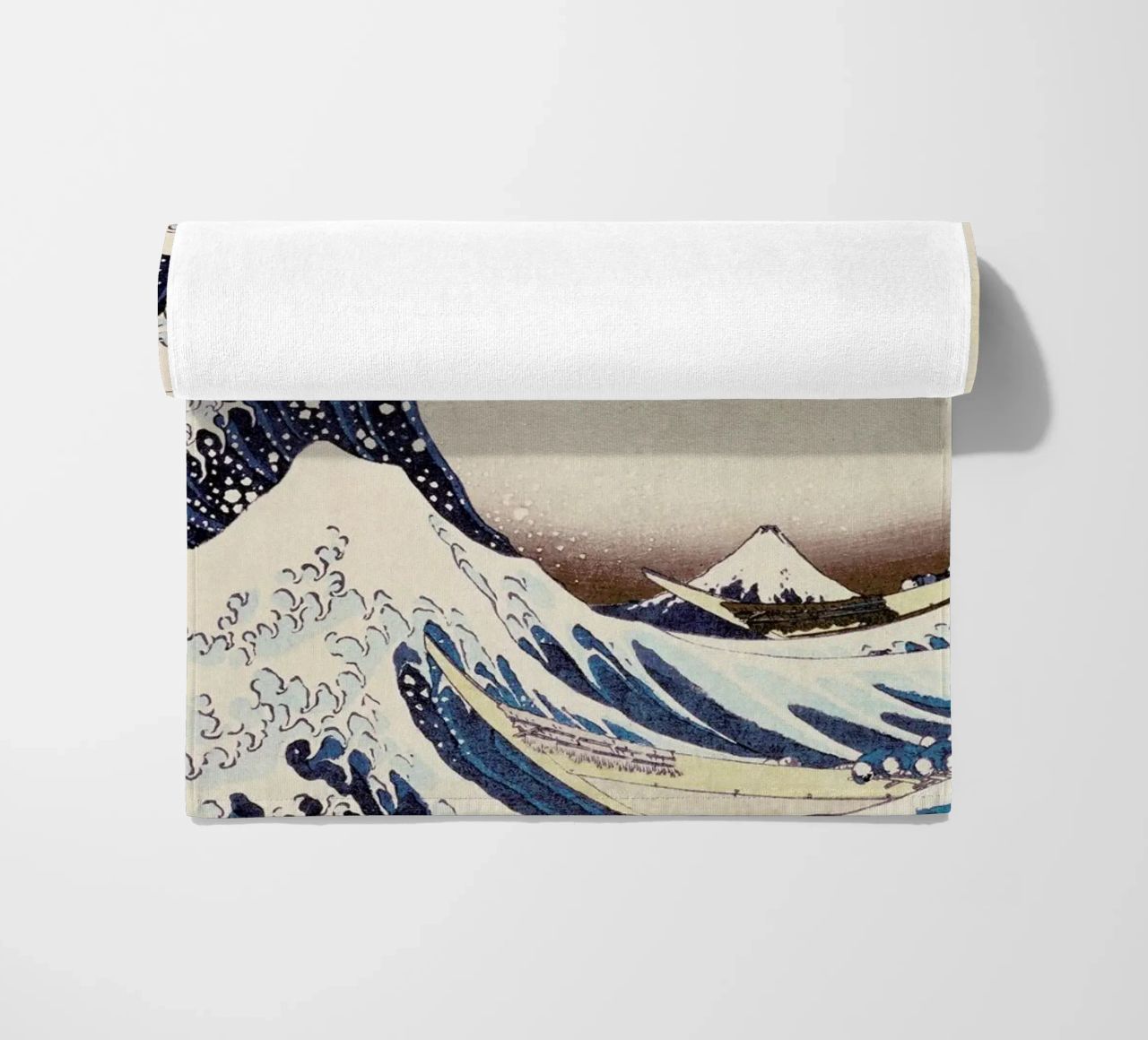 Hokusai - The Great Wave off Kanagawa Strandtuch von ARTOTHEK