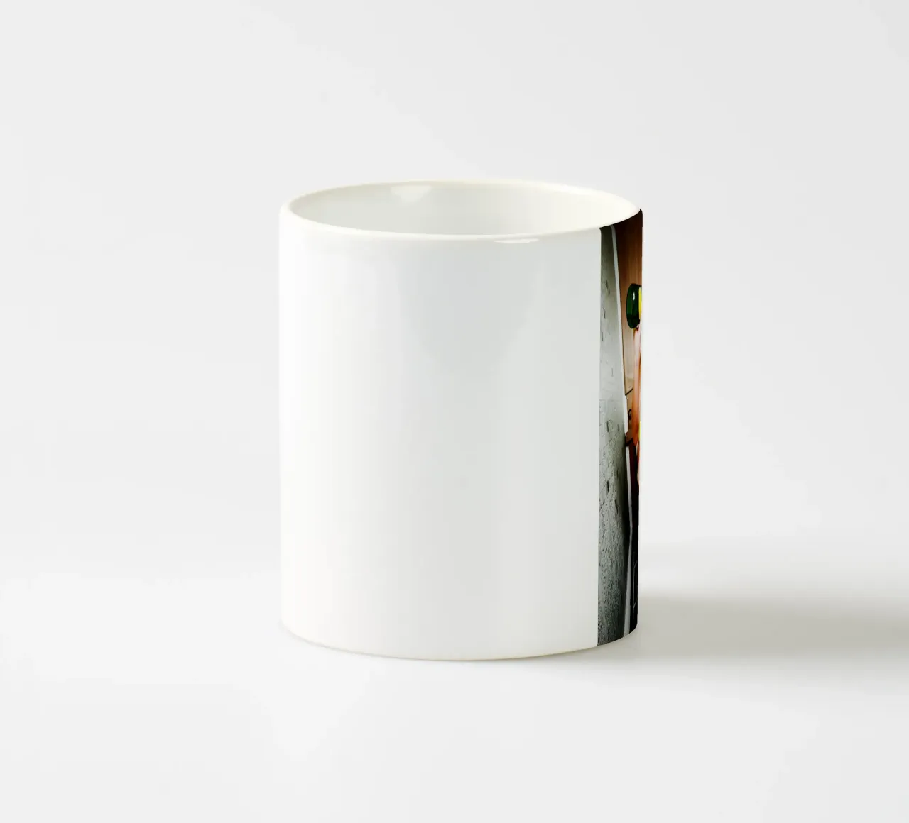Donna che beve sul water tazza in ceramica da kembangross