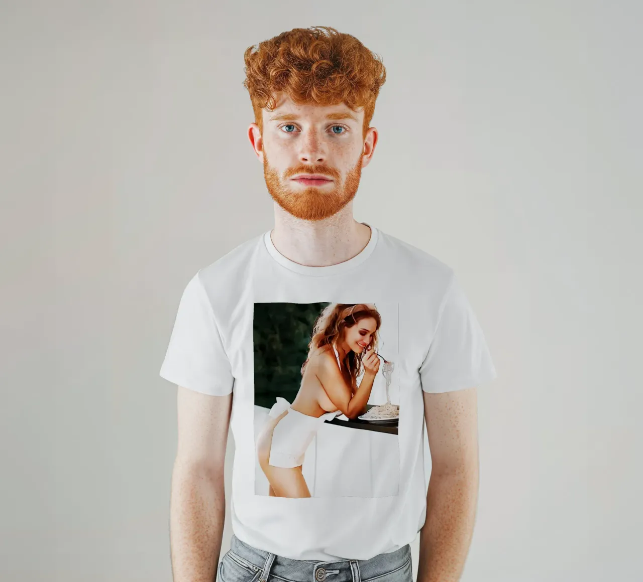 Mujer comiendo espaguetis Arte camiseta de kembangross