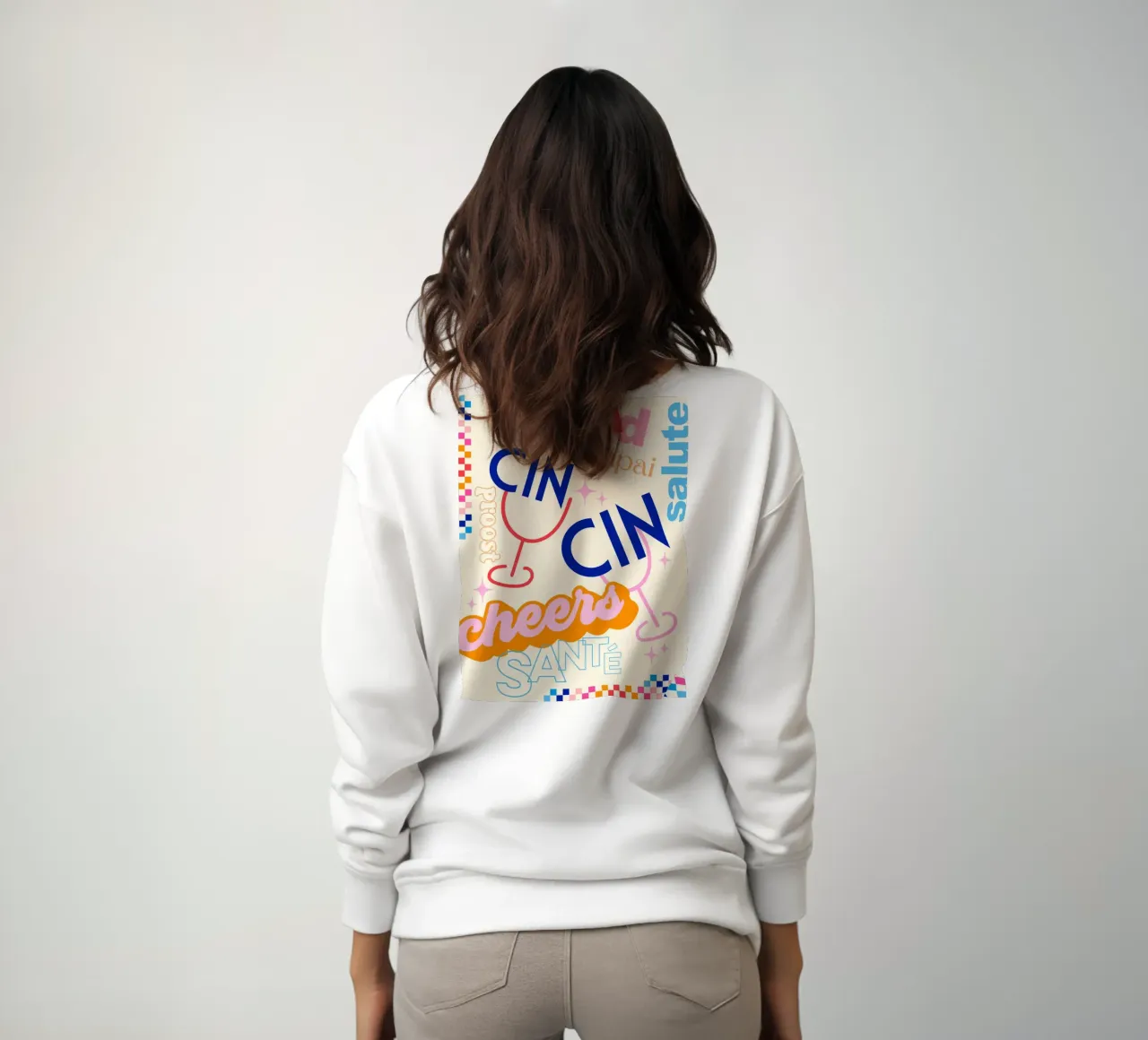 Cin cin in tutto il mondo - Arte tipografica retrò con assegni felpa da Dominique Vari Words