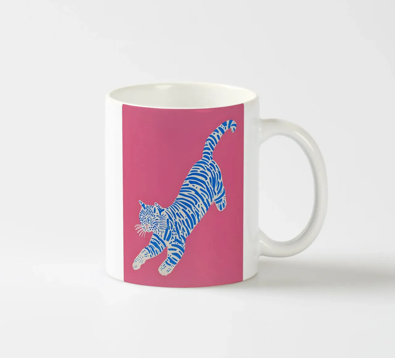Abstract Cat in Pink and Blue tazza in ceramica da Gypsy Galleria
