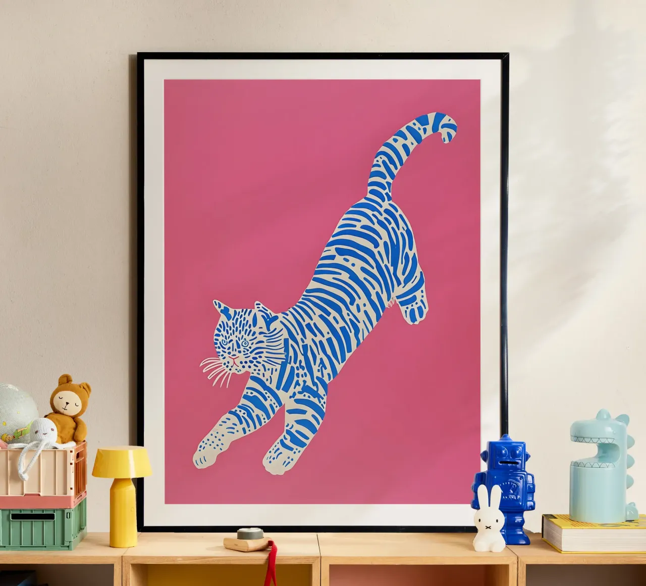 Abstract Cat in Pink and Blue poster con telaio in alluminio da Gypsy Galleria