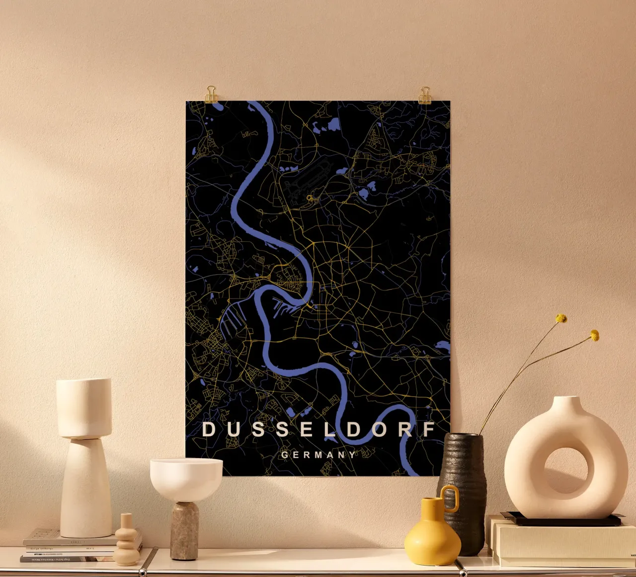 Mappa della città di Dusseldorf Germania in nero e oro poster da Cartographers Library