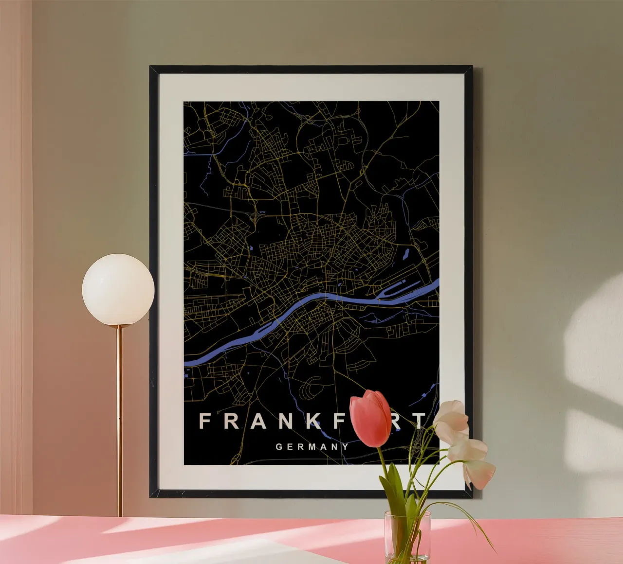 Francoforte Germania - Mappa della città in nero e oro poster con telaio in legno da Cartographers Library