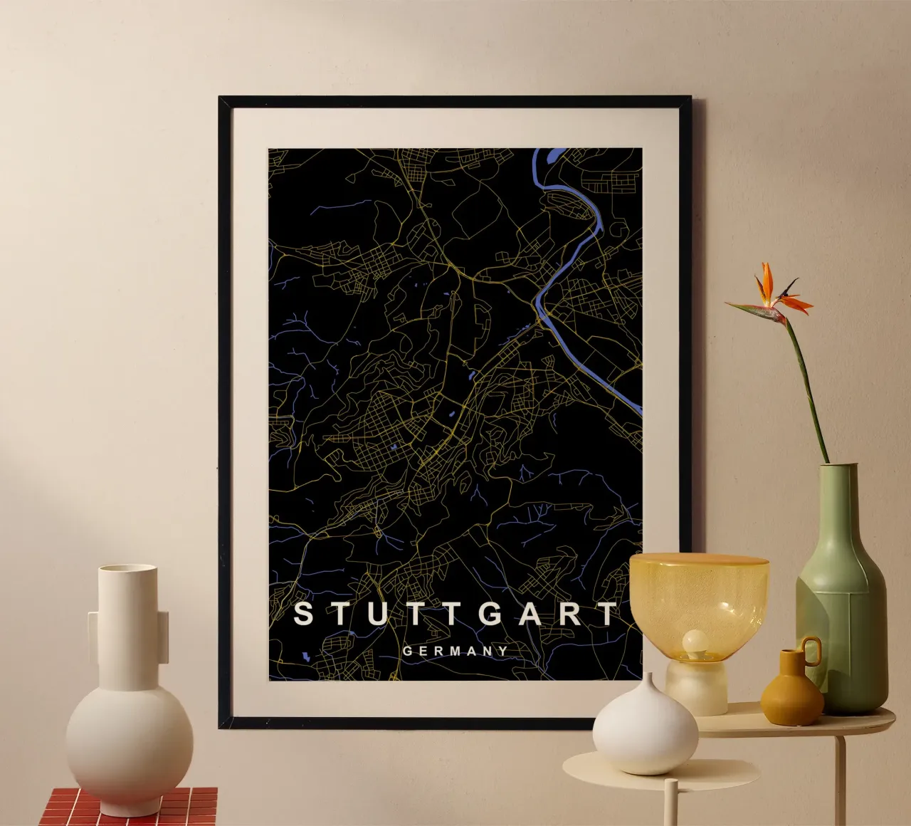 Stoccarda Germania - Mappa della città in nero e oro poster con telaio in plastica da Cartographers Library