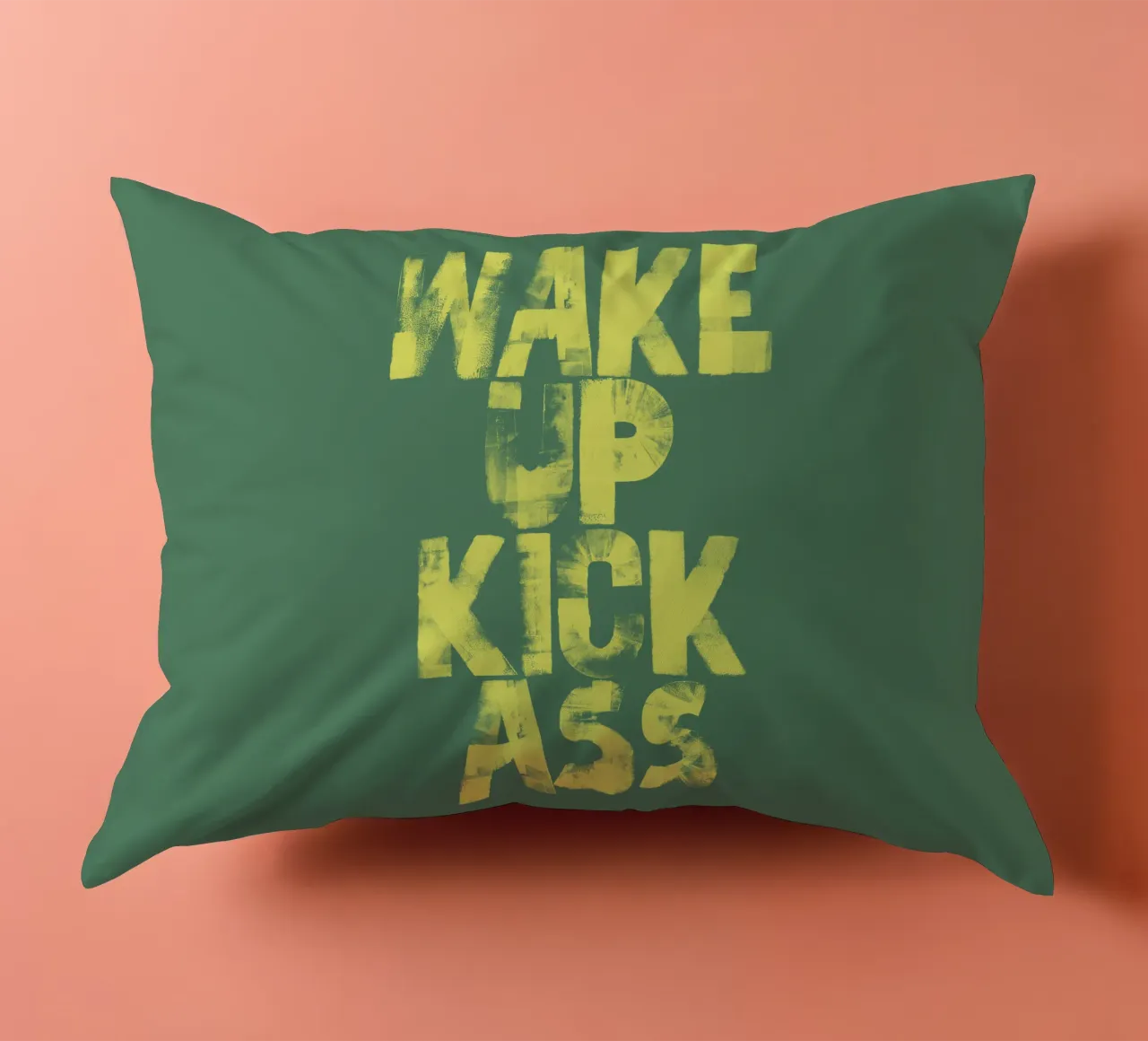 Imprimé typographique Wake Up Kick Ass en jaune et vert coussin de THE MOTIVATED TYPE