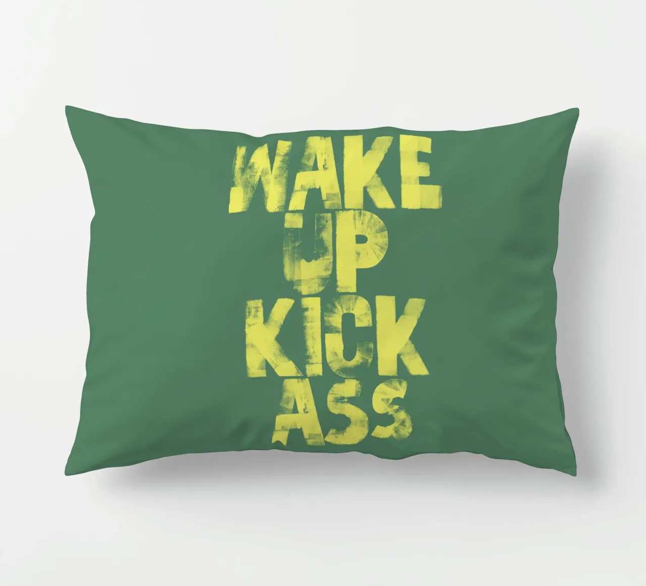 Imprimé typographique Wake Up Kick Ass en jaune et vert coussin de THE MOTIVATED TYPE