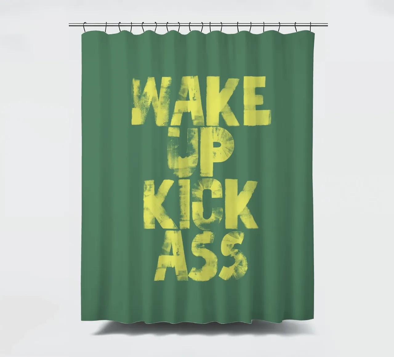 Imprimé typographique Wake Up Kick Ass en jaune et vert rideau de douche de THE MOTIVATED TYPE
