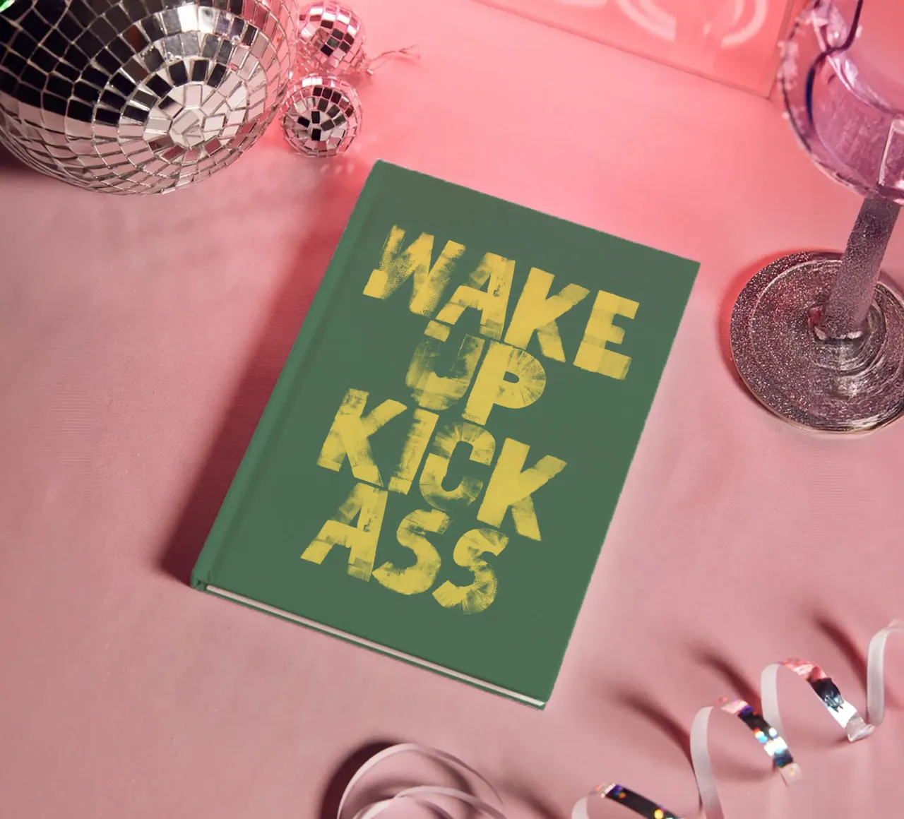 Imprimé typographique Wake Up Kick Ass en jaune et vert carnet de notes de THE MOTIVATED TYPE