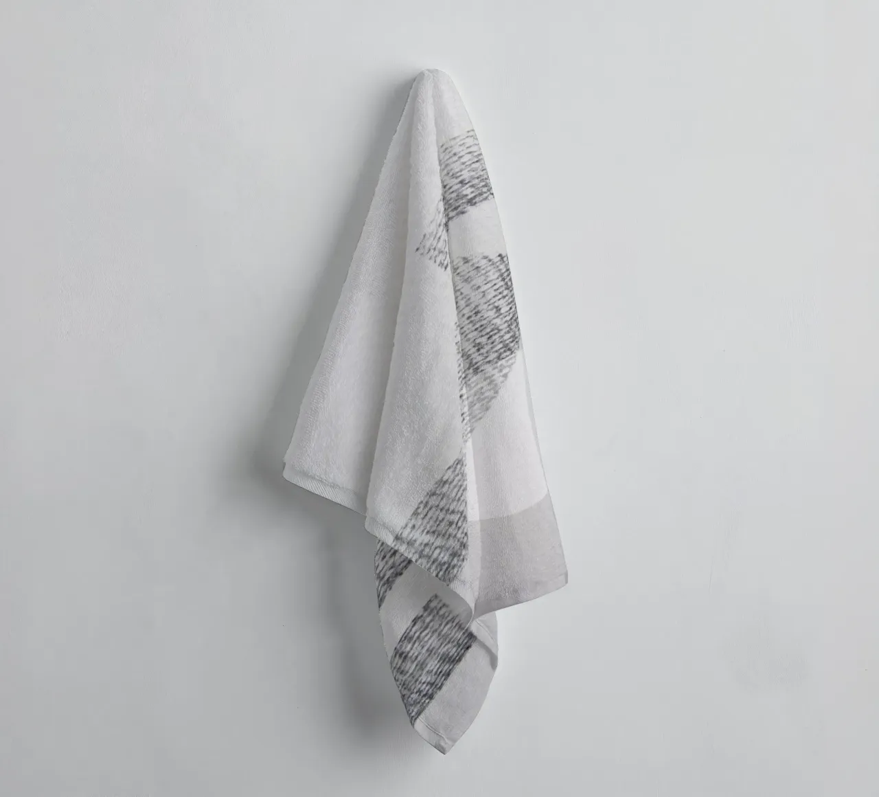 Minimal Abstract Charcoal serviette de bain de Studio Nahili