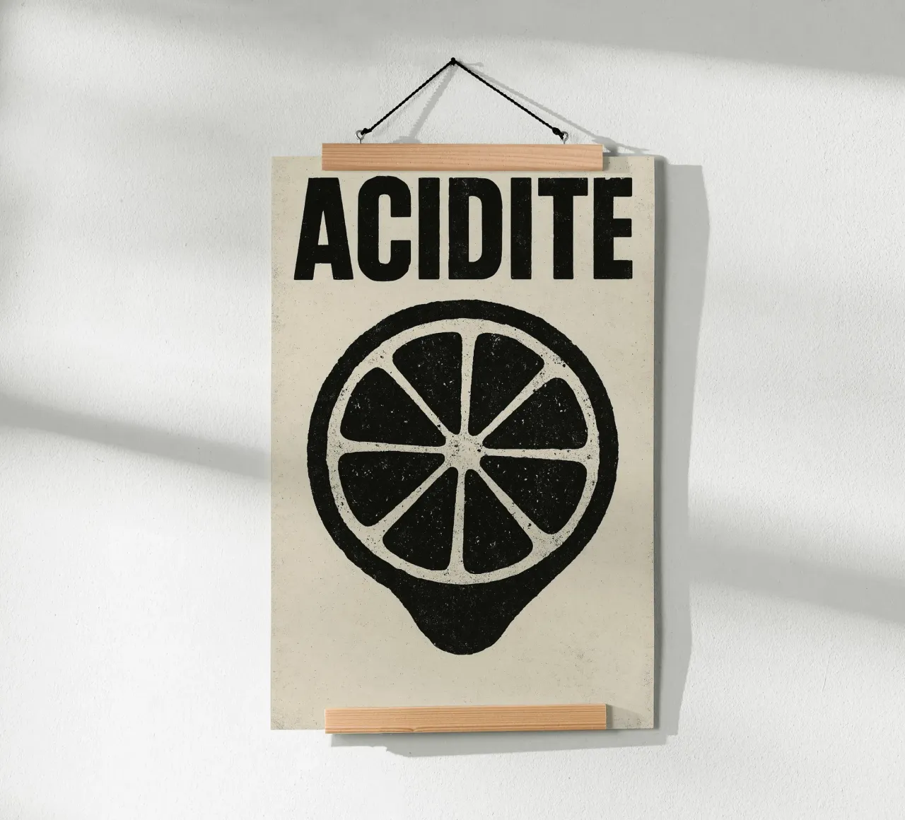 Acidité – Le citron dans sa version la plus brute poster avec cadre en bois de Pop and Fruits - Affiches & posters