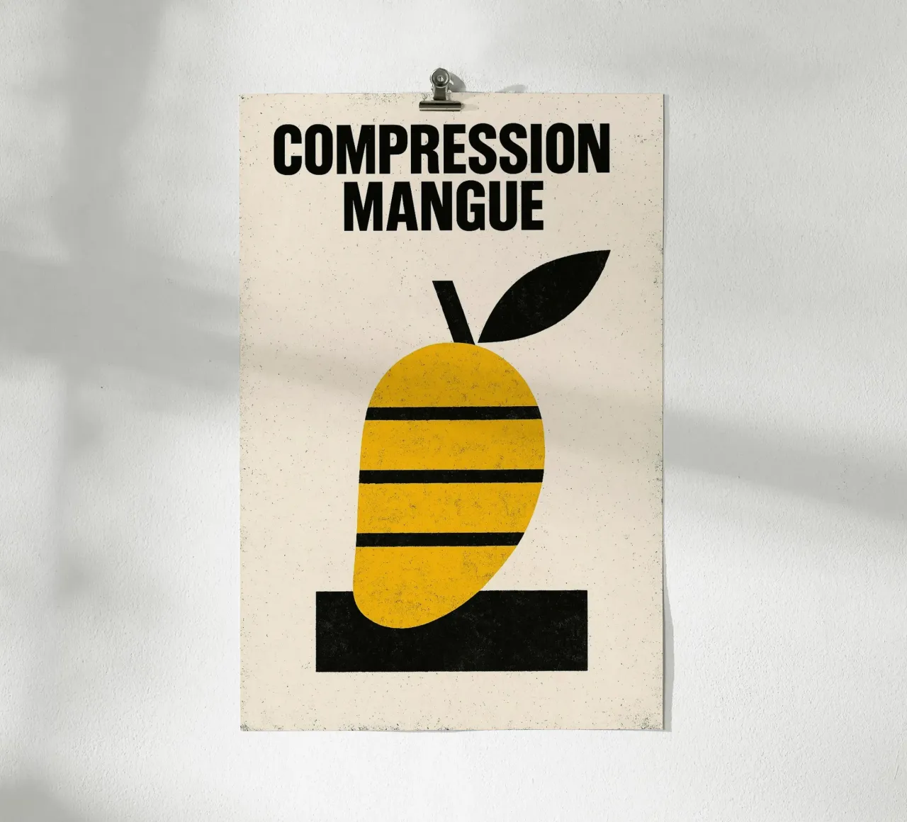 Compression Mango - Suavidad bajo presión poster con marco de plástico de Pop and Fruits - Affiches & posters