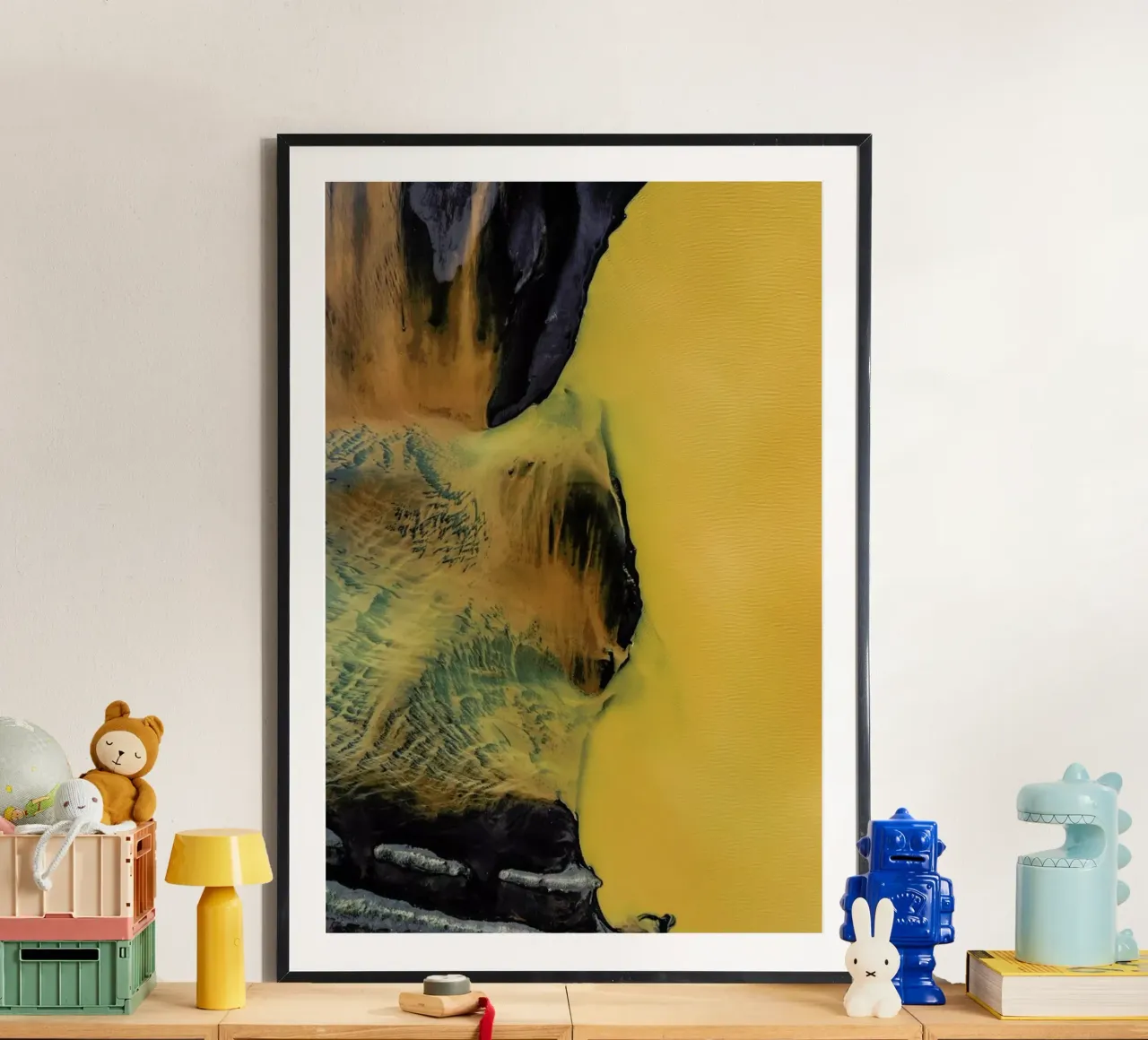 Yellow Lake poster avec cadre en bois de METROPOLIS