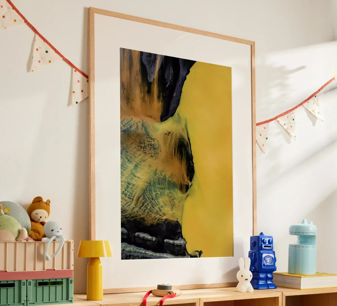 Yellow Lake poster avec cadre en bois de METROPOLIS