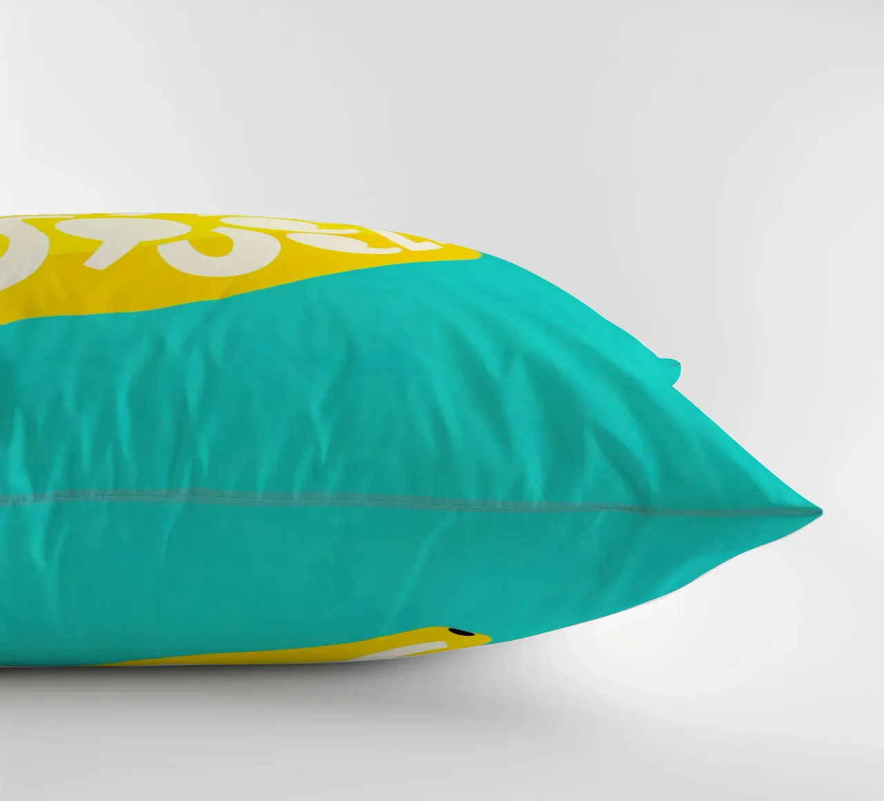 Citroen - Vetgedrukt typografisch fruit geel groenblauw kussen van Dominique Vari Words