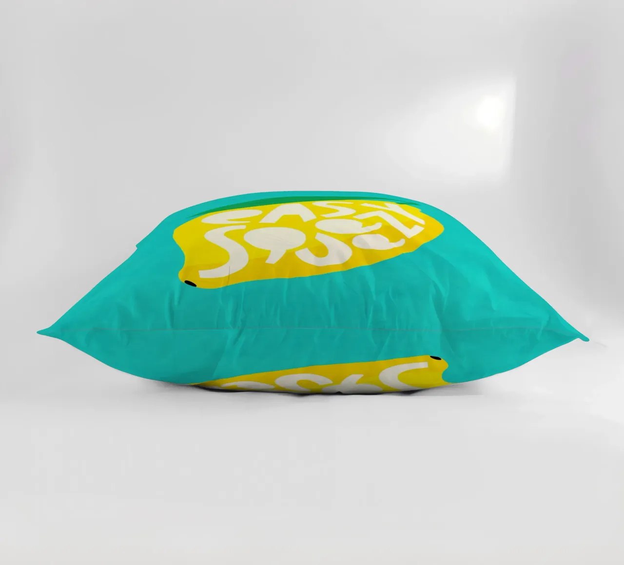 Citroen - Vetgedrukt typografisch fruit geel groenblauw kussen van Dominique Vari Words