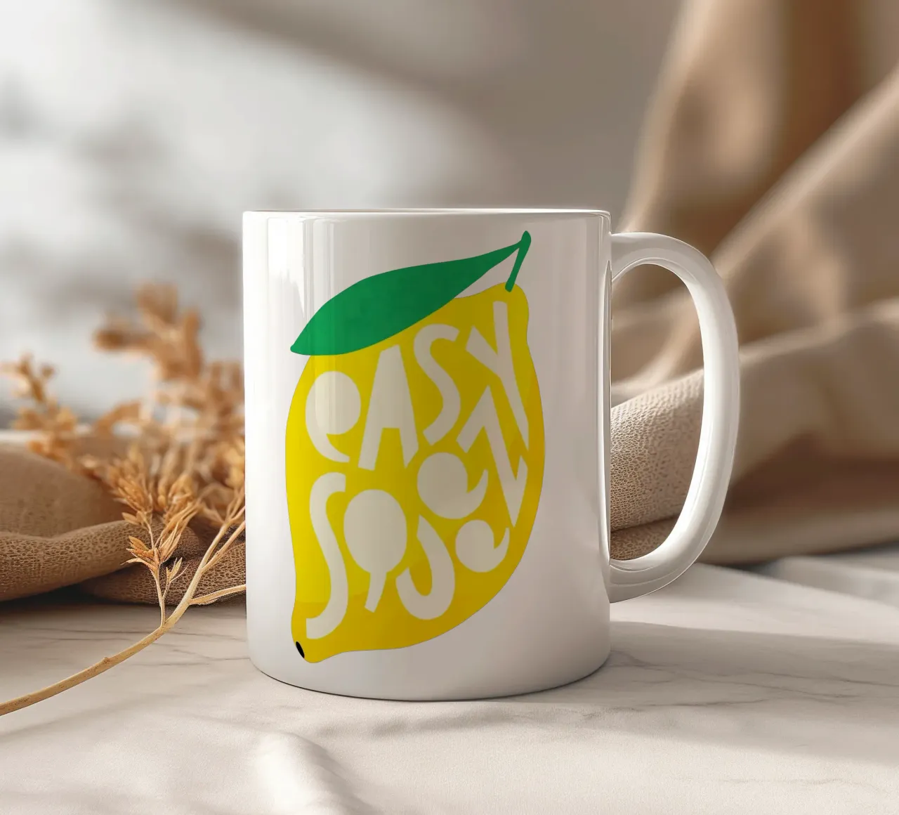 Easy Squeezy Lemon - grassetto tipografico frutta giallo blu alzavola tazza in ceramica da Dominique Vari Words