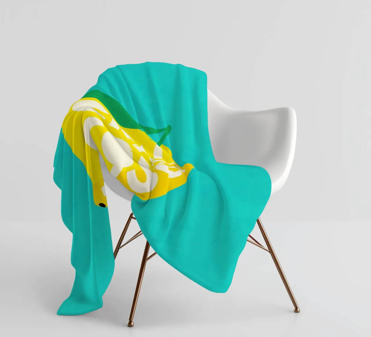 Easy Squeezy Lemon - grassetto tipografico frutta giallo blu alzavola coperta in pile da Dominique Vari Words