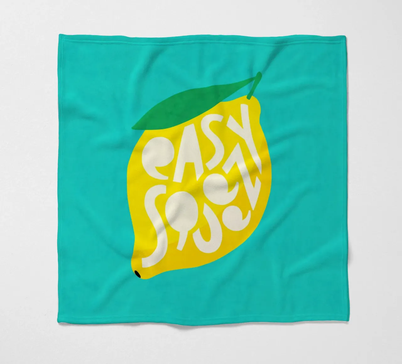 Easy Squeezy Lemon - grassetto tipografico frutta giallo blu alzavola coperta in pile da Dominique Vari Words