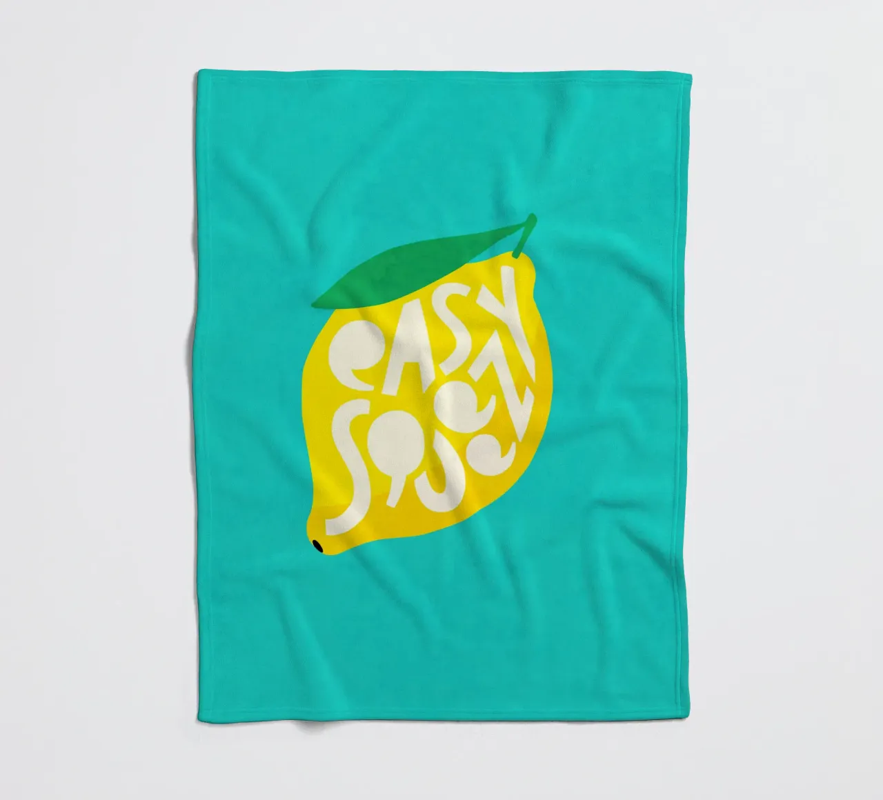 Easy Squeezy Lemon - grassetto tipografico frutta giallo blu alzavola coperta in pile da Dominique Vari Words