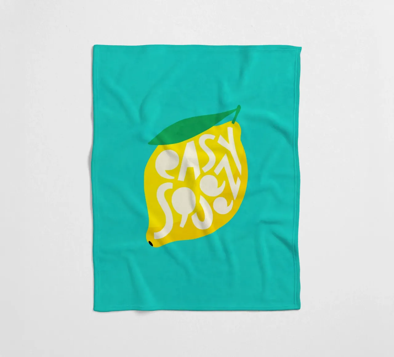 Easy Squeezy Lemon - grassetto tipografico frutta giallo blu alzavola coperta in pile da Dominique Vari Words