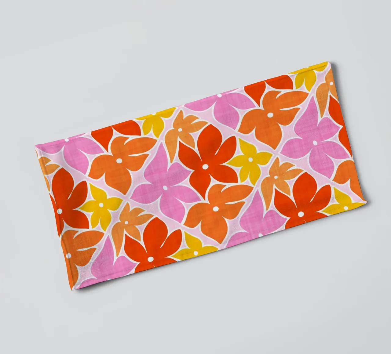 Boho Floral Block Print Trellis Pattern - Naranja, Rojo, Rosa toalla de baño de Dominique Vari