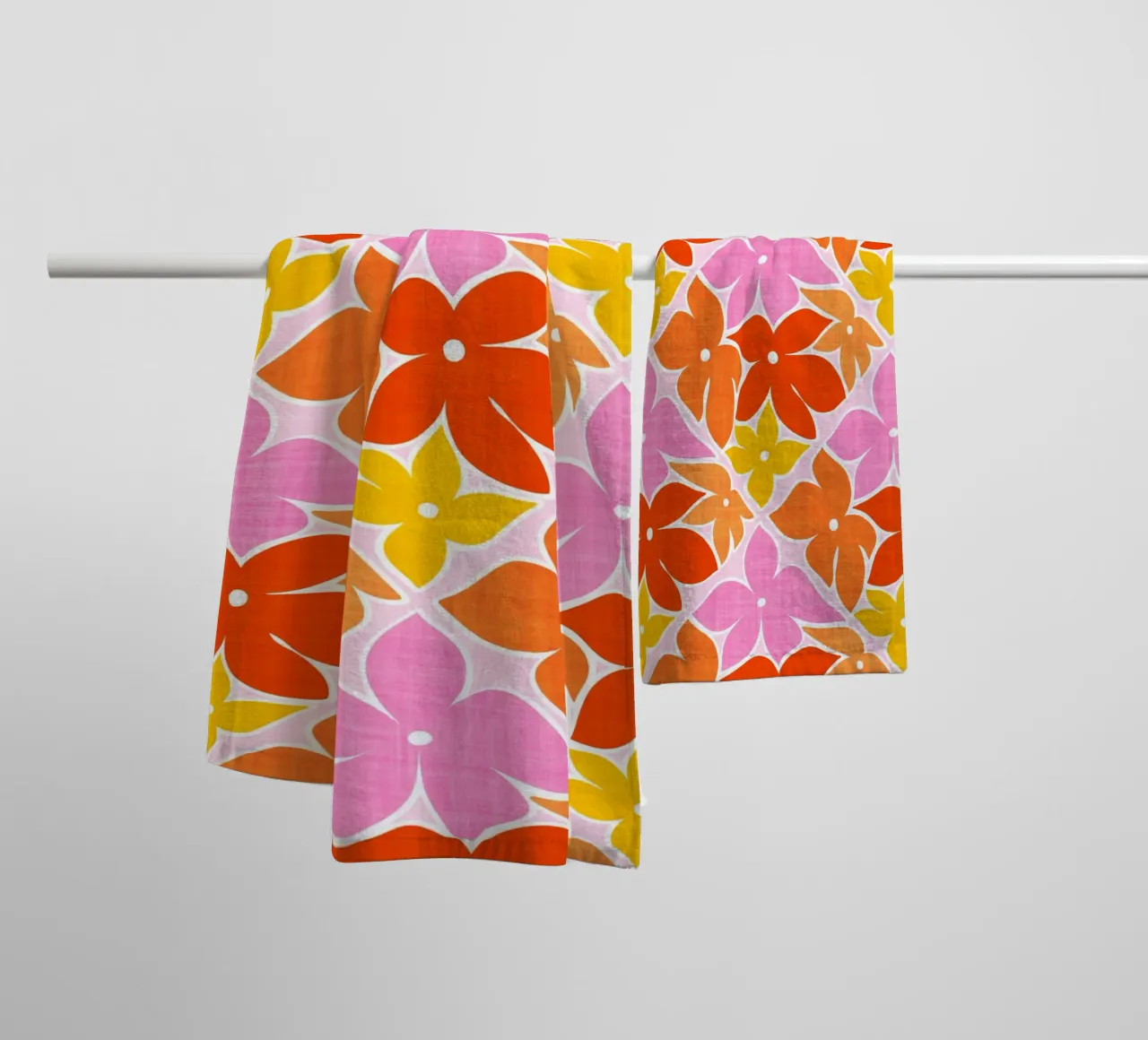 Boho Floral Block Print Trellis Pattern - Naranja, Rojo, Rosa toalla de baño de Dominique Vari