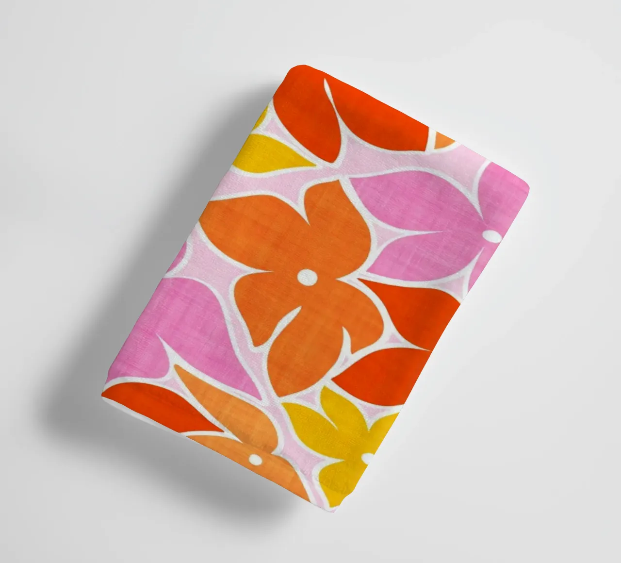 Boho Floral Block Print Trellis Pattern - Naranja, Rojo, Rosa toalla de baño de Dominique Vari