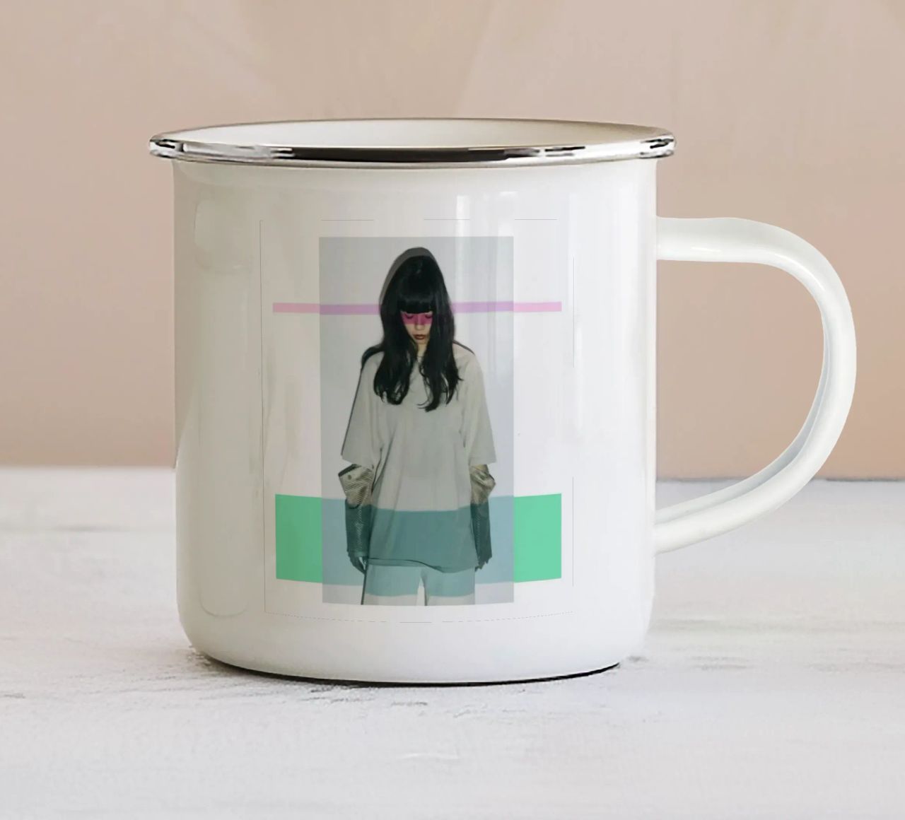 Felice tazza in smalto da Natasha Shop
