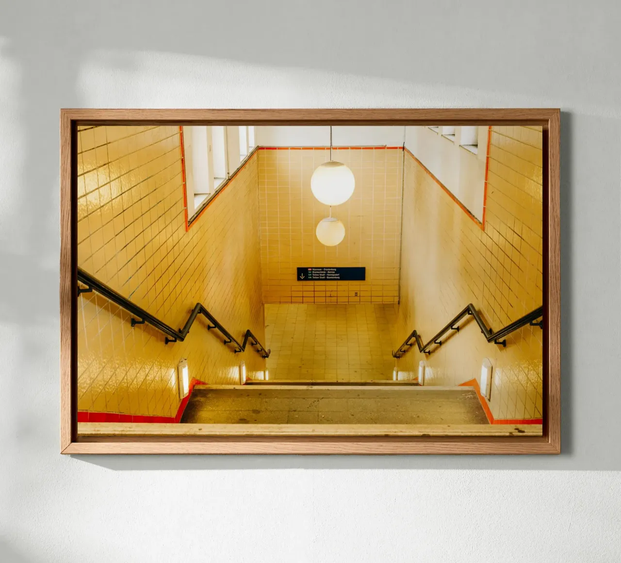 Tunnel della metropolitana/S-Bahn di BERLINO - Fotografia di strada, Germania tela con Cornice a cassetta da Bold and Retro
