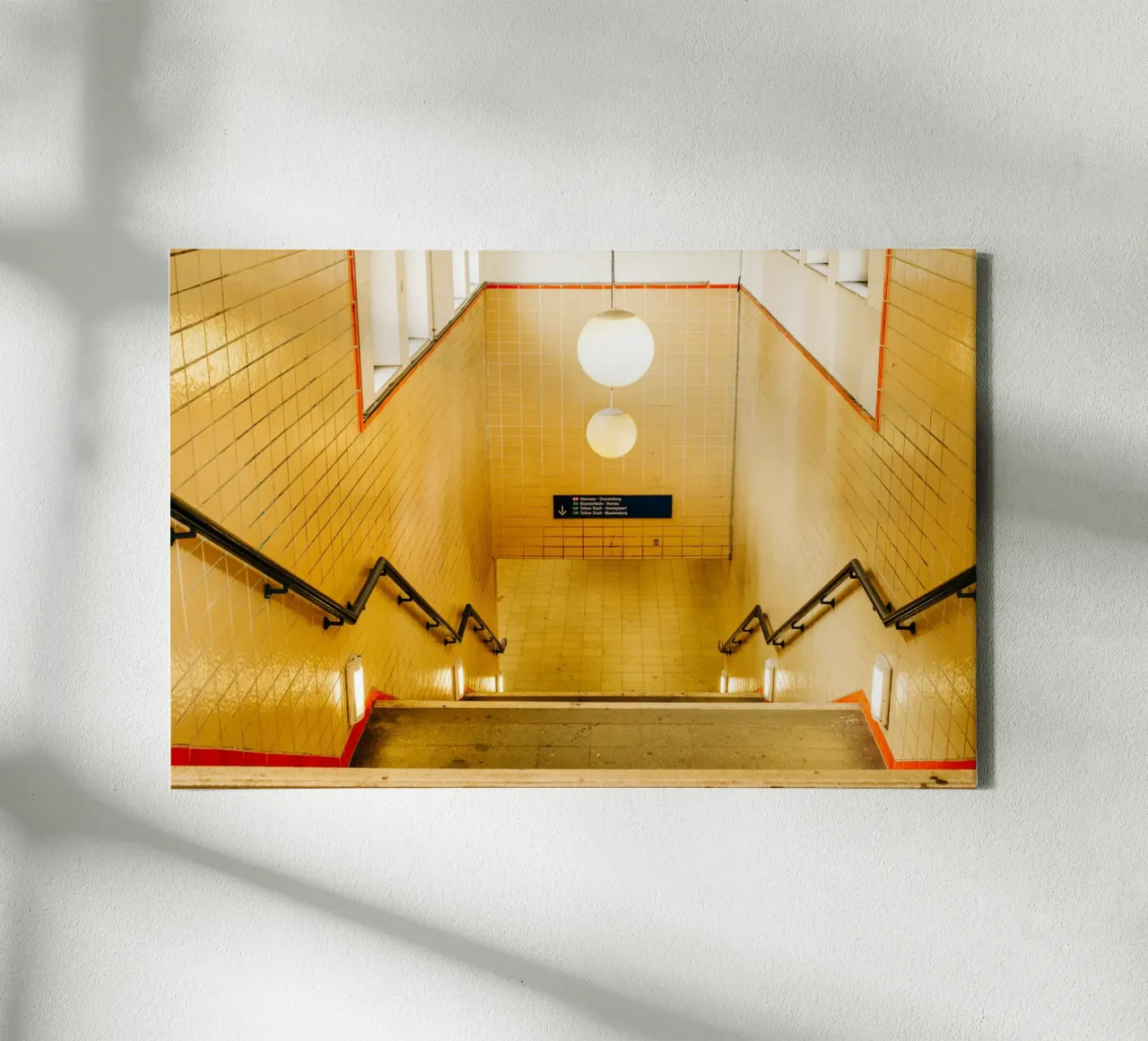 Tunnel della metropolitana/S-Bahn di BERLINO - Fotografia di strada, Germania tela con Cornice a cassetta da Bold and Retro