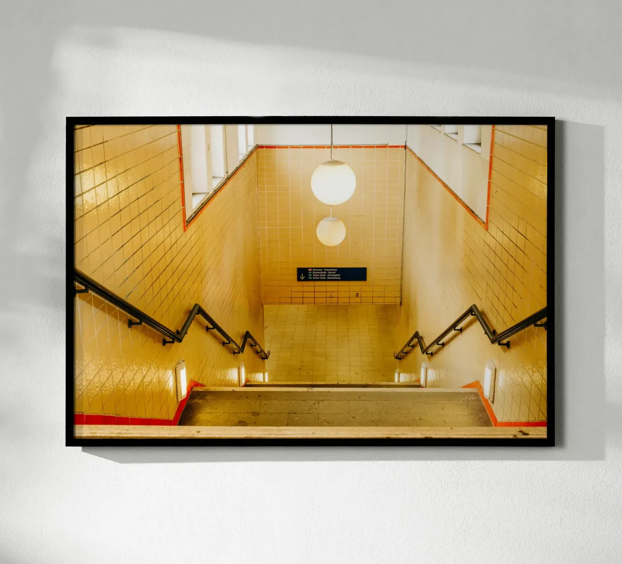 Tunnel della metropolitana/S-Bahn di BERLINO - Fotografia di strada, Germania poster da Bold and Retro