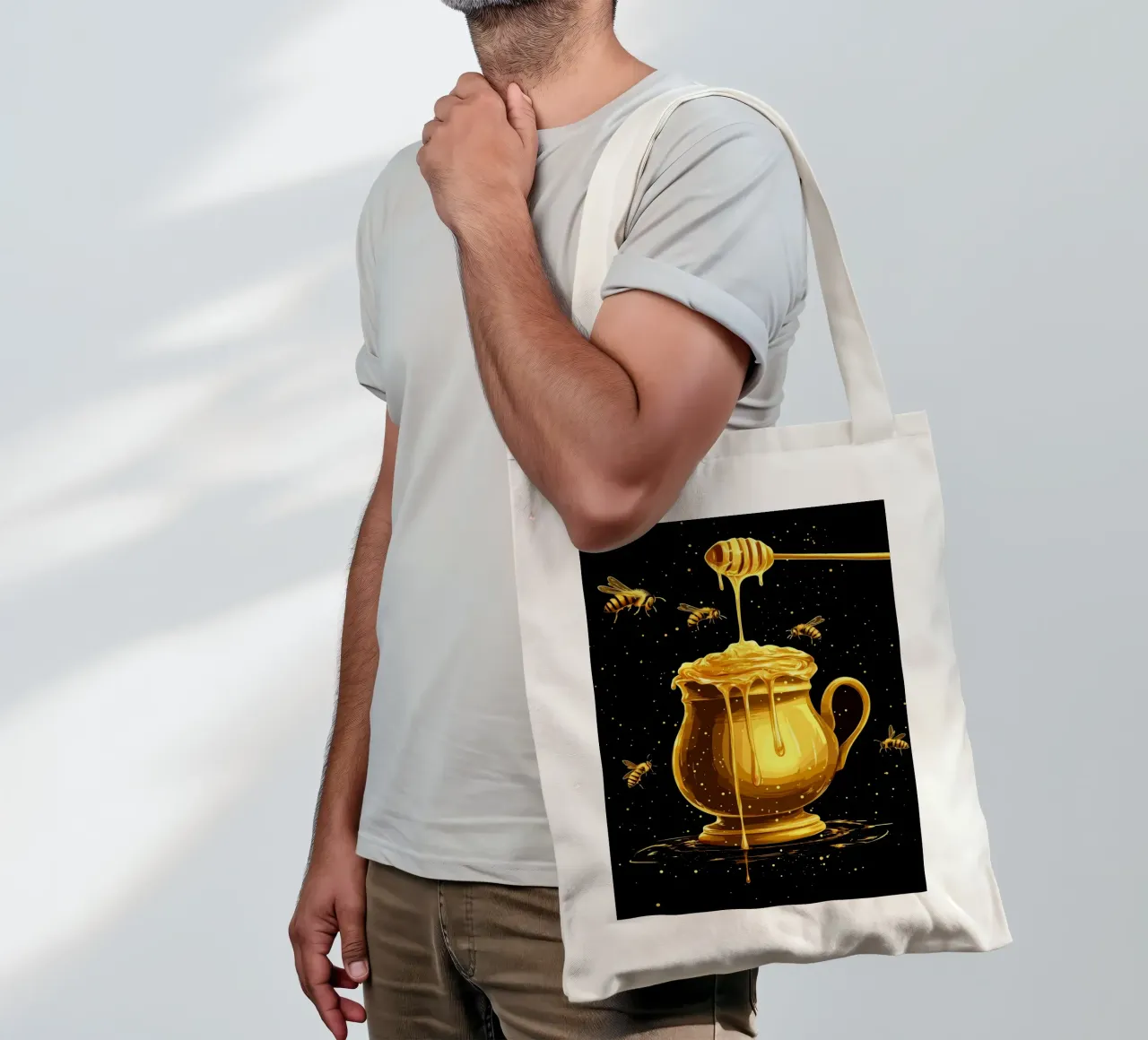 Vasetto di miele dorato con cucchiaio per sgocciolare borsa in juta da pixelbull - medieval art and more