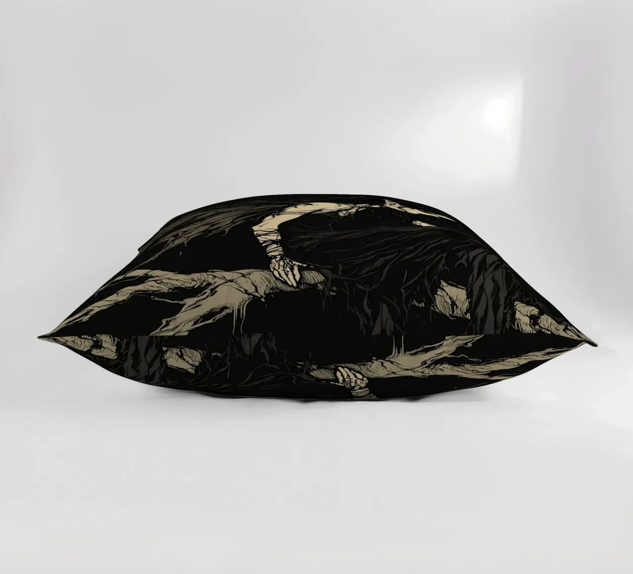 Fata nera con ali strappate su un ramo cuscino da pixelbull - medieval art and more