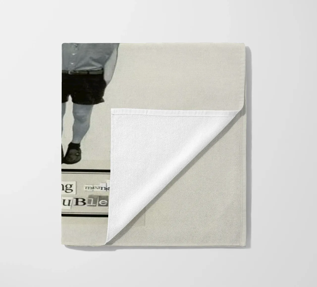 [dəʊnt] II beach towel by Julia Danckwerth