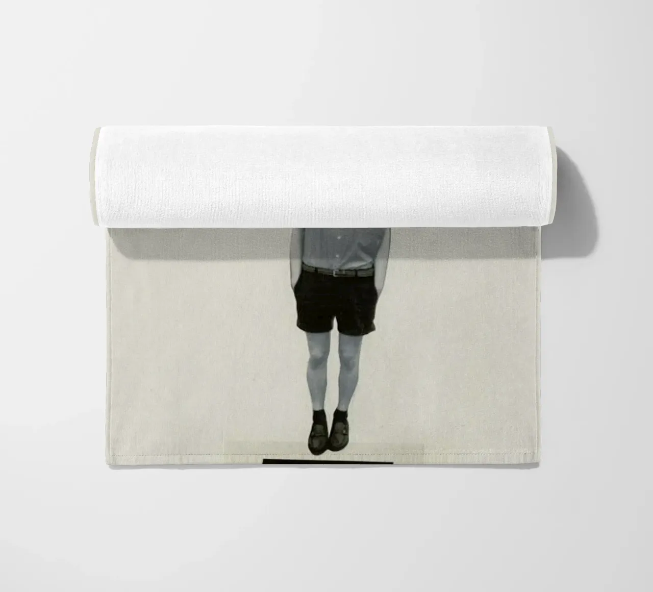 [dəʊnt] II beach towel by Julia Danckwerth