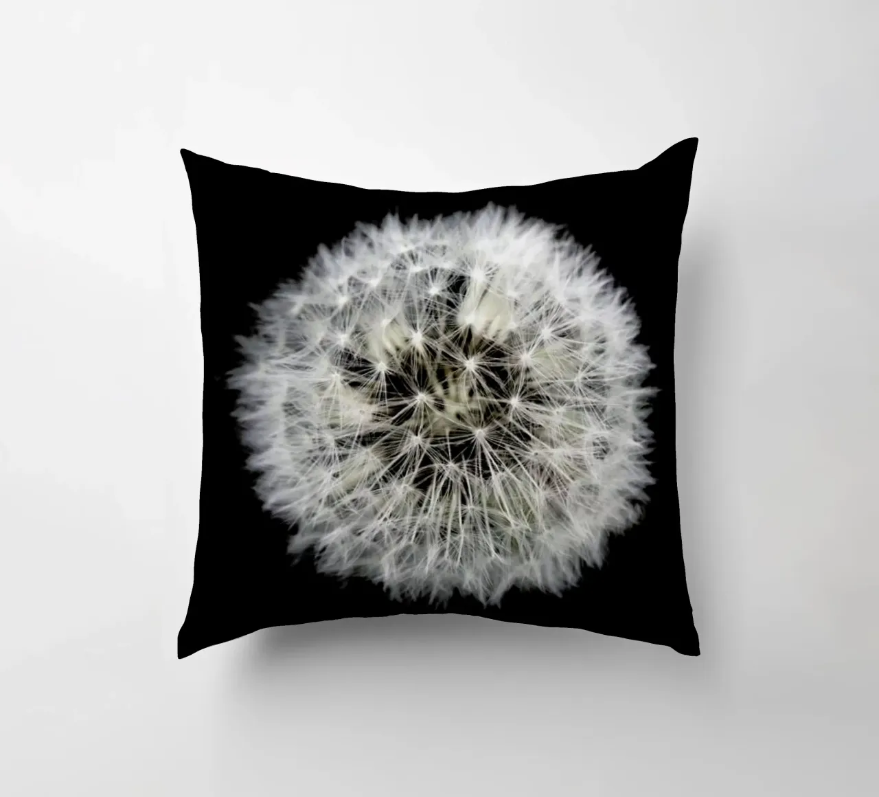 Black and White Dandelion cuscino da Studio Nahili