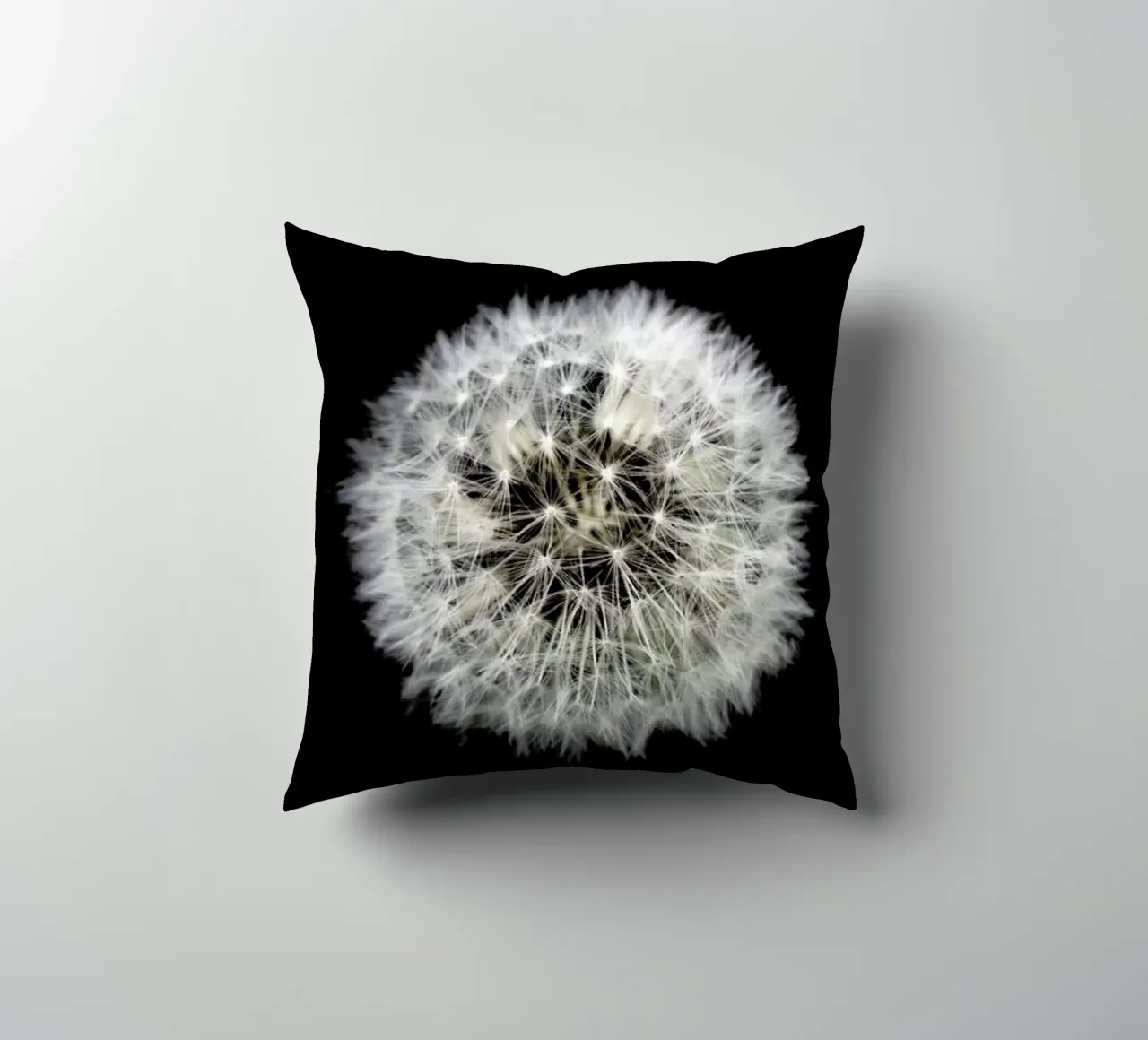 Black and White Dandelion cuscino da Studio Nahili