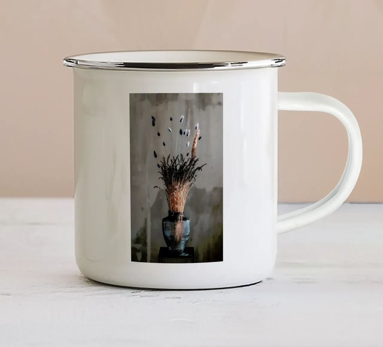 Decorative Bouquet Of Lavendel tazza in smalto da Sebastian Hilgetag