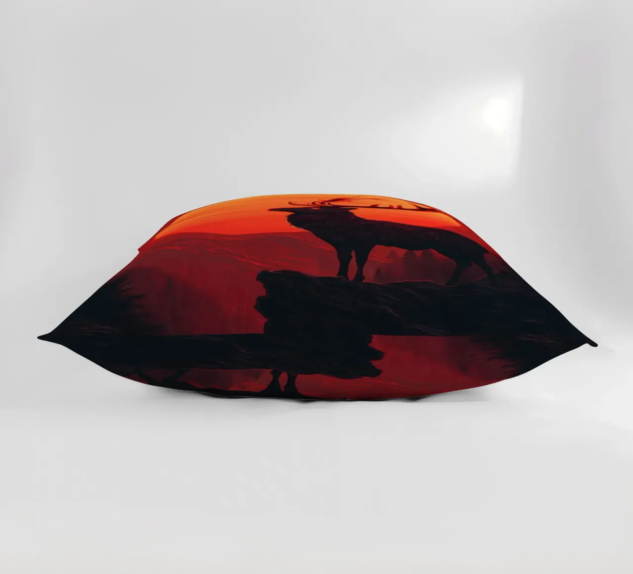 Un maestoso cervo davanti a un tramonto rosso sangue cuscino da pixelbull - medieval art and more