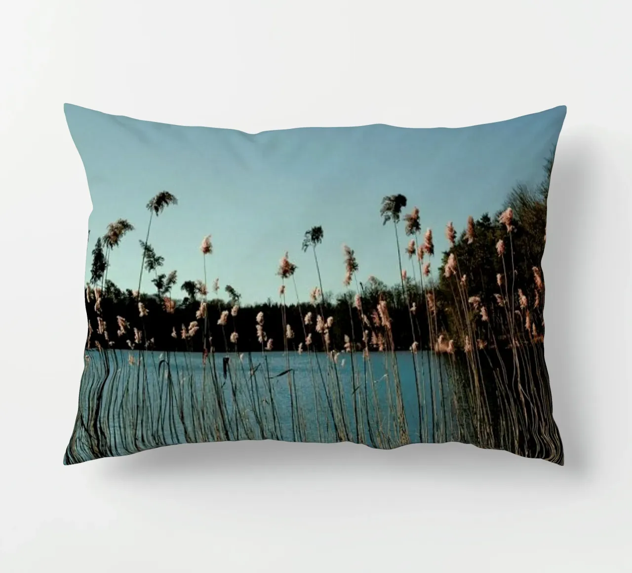 Nature — Grass In A Lake cuscino da Sebastian Hilgetag
