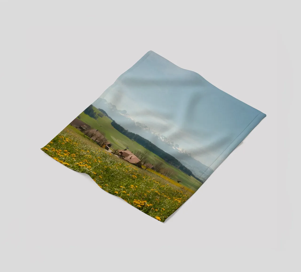 Spring Blossoms and Alpine Dreams coperta in pile da FujiSwiss