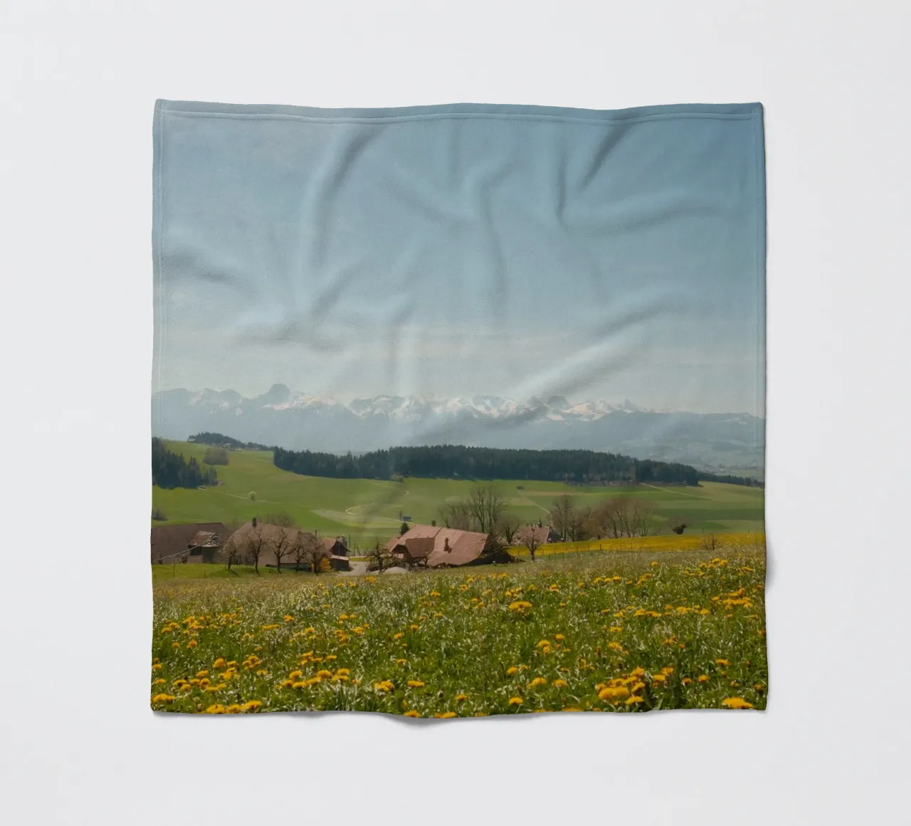 Spring Blossoms and Alpine Dreams coperta in pile da FujiSwiss