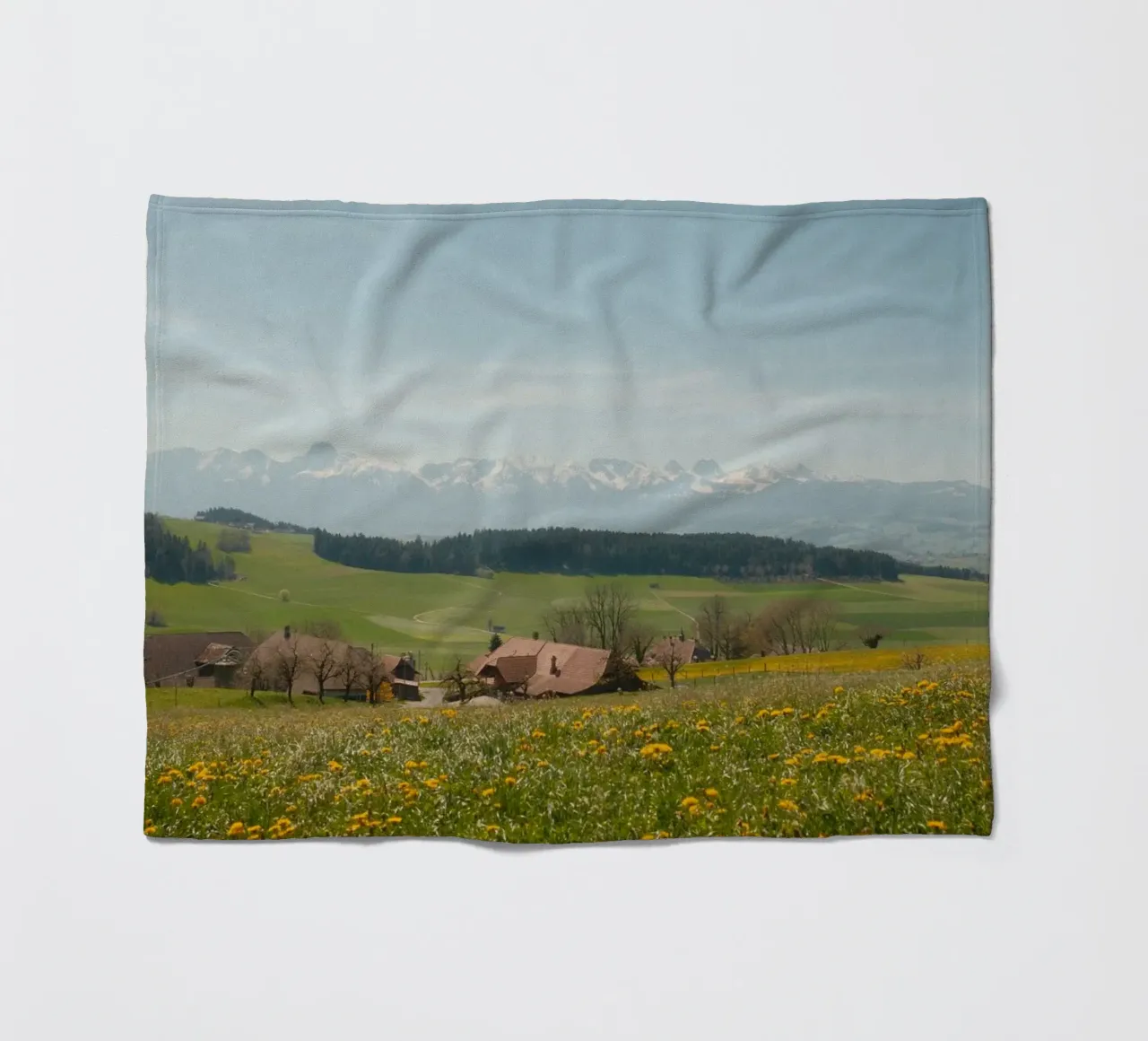 Spring Blossoms and Alpine Dreams coperta in pile da FujiSwiss