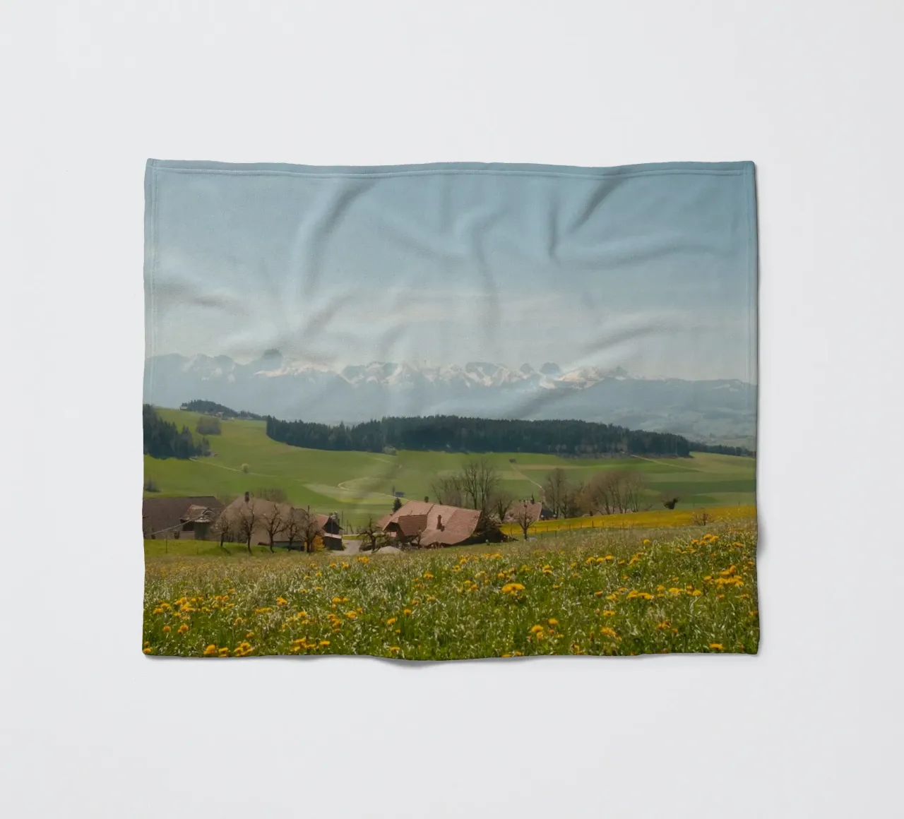 Spring Blossoms and Alpine Dreams coperta in pile da FujiSwiss