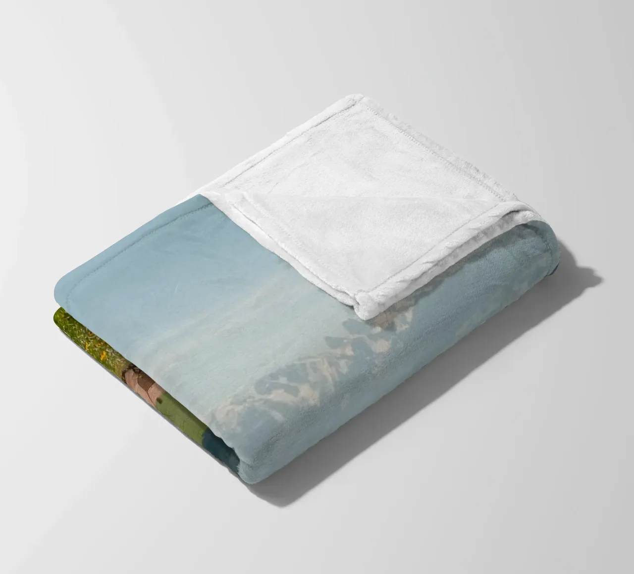 Spring Blossoms and Alpine Dreams coperta in pile da FujiSwiss