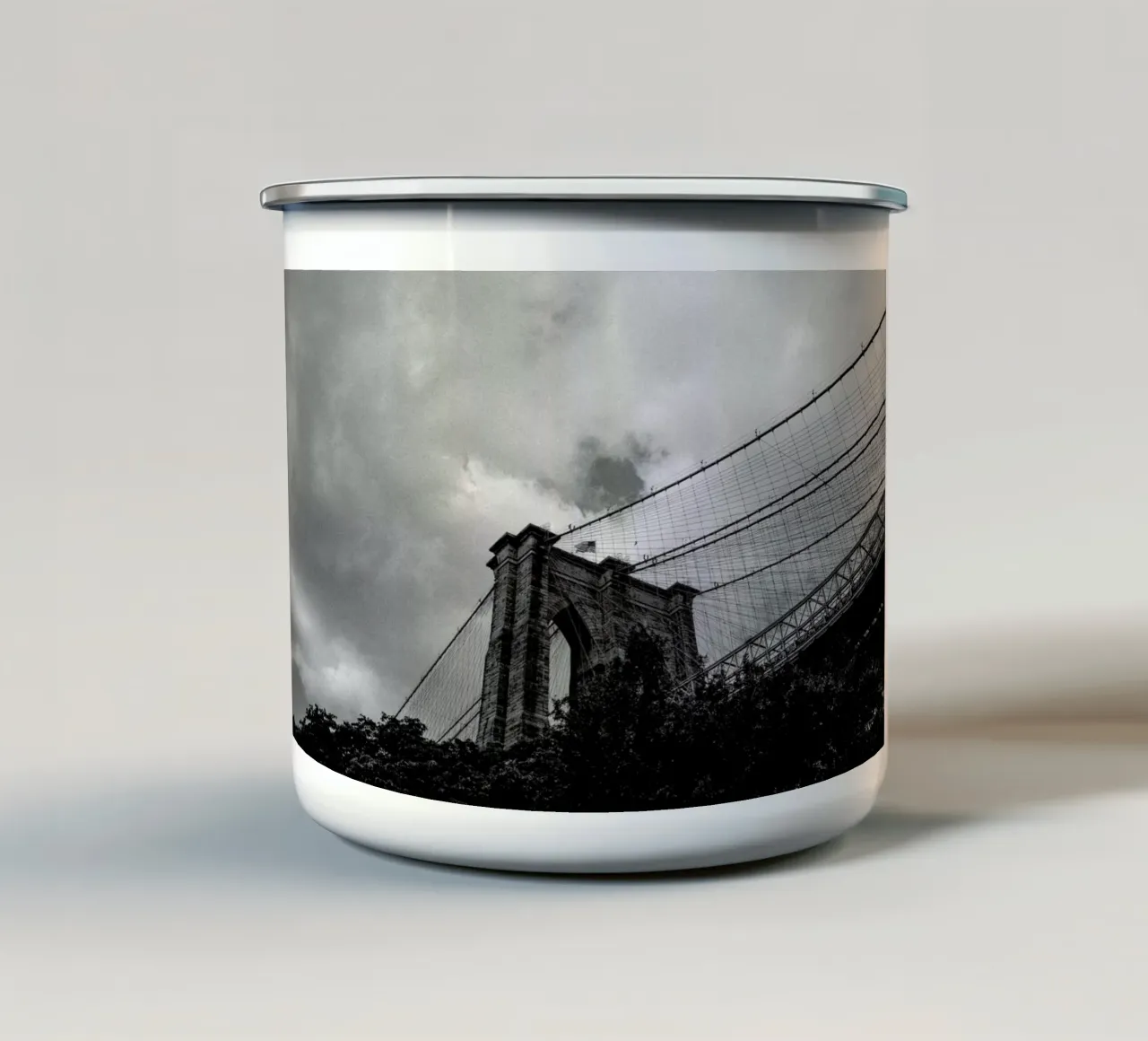 Moody Sky tazza in smalto da Philipp Reinhard