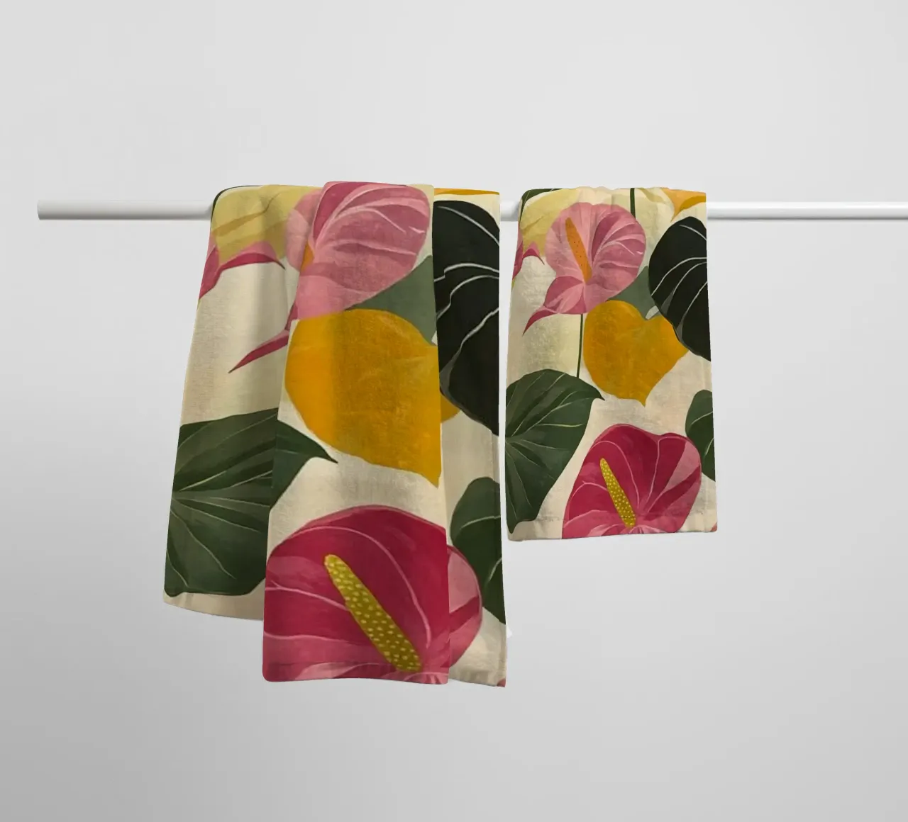 Pink and Yellow Anthuriums asciugamano da bagno da Sunflower Soul Studio