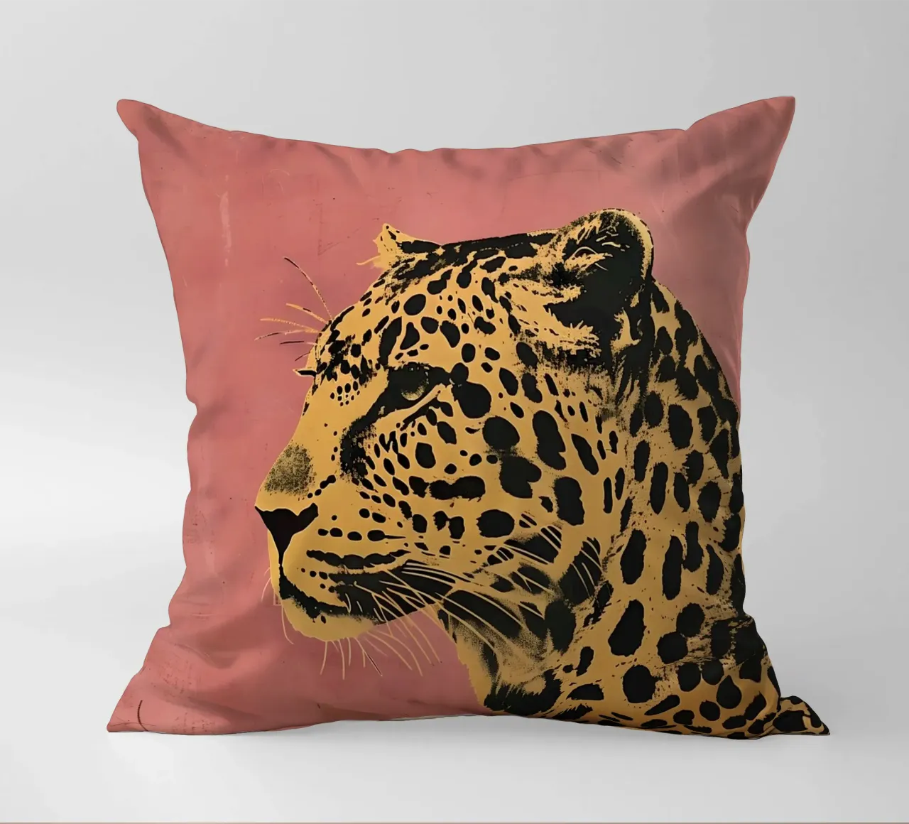 The Leopard in Pink cuscino da Gypsy Galleria